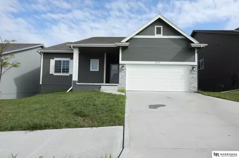 8574 Young St, Omaha, NE 68122