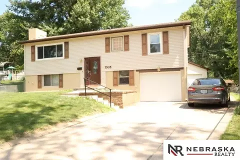 7505 Susan Ct, La Vista, NE 68128