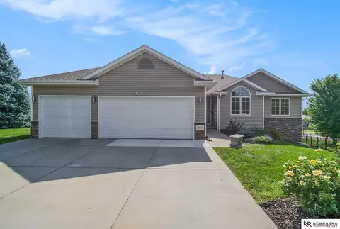 7520 Sonatta Ct, Lincoln, NE 68516