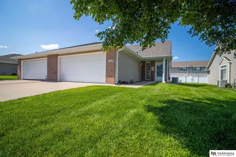 8532 Flintlock Cir, Lincoln, NE 68526