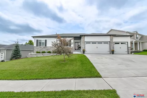 9731 Napa Ridge Dr, Lincoln, NE 68526