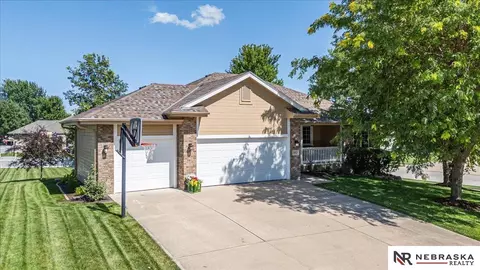 10021 S 202nd Cir, Gretna, NE 68028