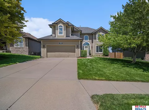 18916 Olive St, Omaha, NE 68136