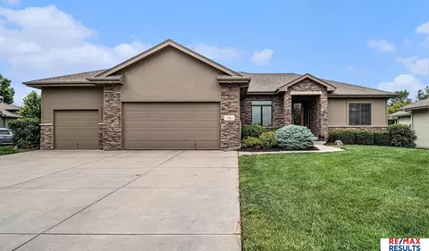 948 S 198 St, Elkhorn, NE 68022