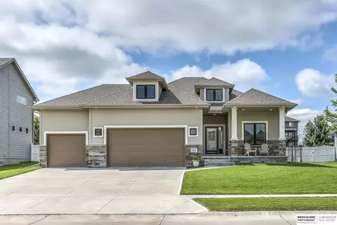 12413 Pheasant Run Ln, Papillion, NE 68046