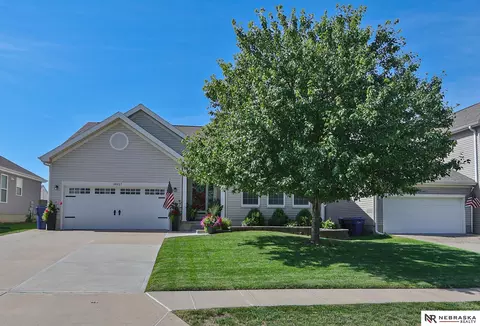 18927 Hansen St, Omaha, NE 68130