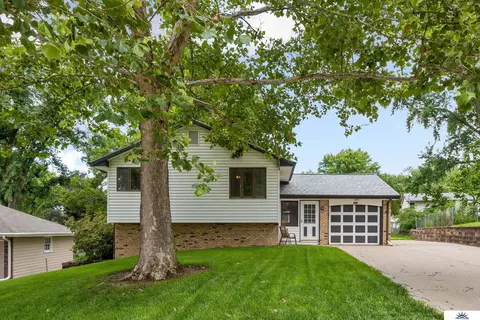 9540 Sprague St, Omaha, NE 68134