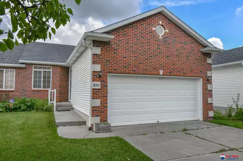 8351 S Tularosa Ct, Lincoln, NE 68516