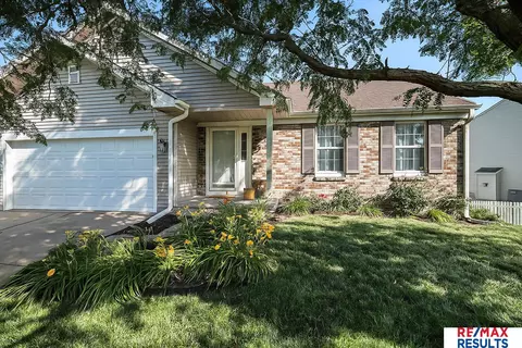 9825 Melissa St, La Vista, NE 68128