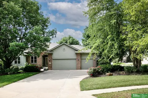 17027 Cinnamon Cir, Omaha, NE 68135