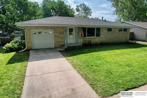 2000 E Manor Dr, Lincoln, NE 68506