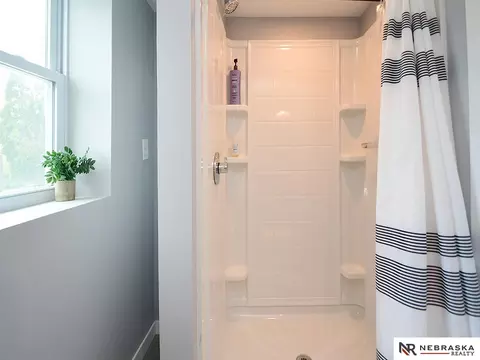 Bath - 13620 Wright St, Omaha, NE 68144 photo 3 of 4