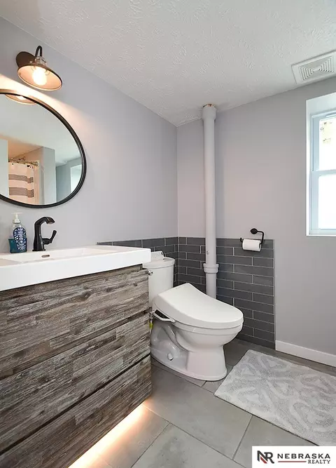Bath - 13620 Wright St, Omaha, NE 68144 photo 2 of 4