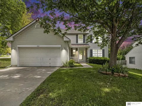 2934 Jason St, Bellevue, NE 68123