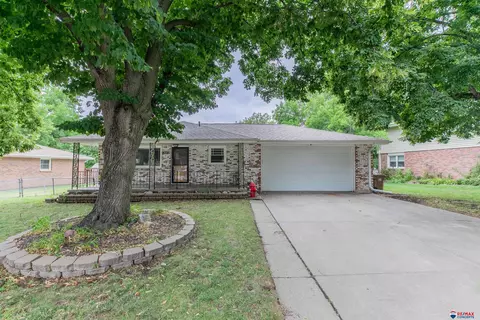 4331 S 37th St, Lincoln, NE 68516
