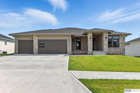 19012 Sycamore Dr, Gretna, NE 68028