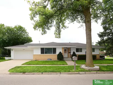 1033 N Blackburn Ave, York, NE 68467
