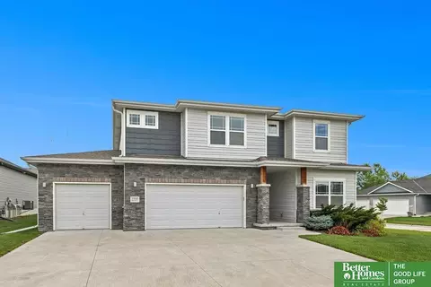 7930 Maxine Dr, Lincoln, NE 68516