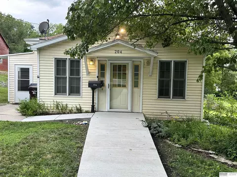 204 S Park St, Weeping Water, NE 68463