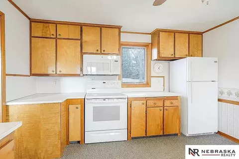 Kitchen - 18606 Cornish Rd, Springfield, NE 68059 photo 1 of 3