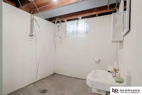 Bath - 18606 Cornish Rd, Springfield, NE 68059 photo 4 of 4