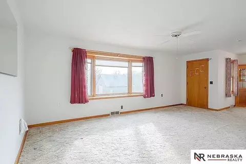 Living - 18606 Cornish Rd, Springfield, NE 68059 photo 1 of 4
