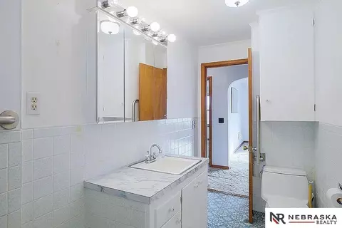 Bath - 18606 Cornish Rd, Springfield, NE 68059 photo 1 of 4
