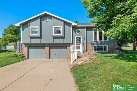 1703 Yorktown St, Bellevue, NE 68123