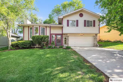 14523 Parker St, Omaha, NE 68154
