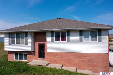 8605 Delphinium Ln, Lincoln, NE 68505