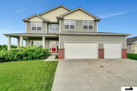 101 Scotts Creek Pl, Hickman, NE 68372
