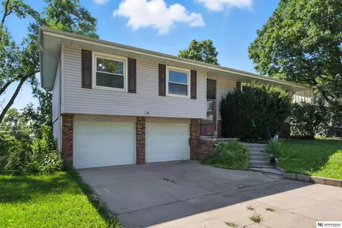 1630 N 107th St, Omaha, NE 68114