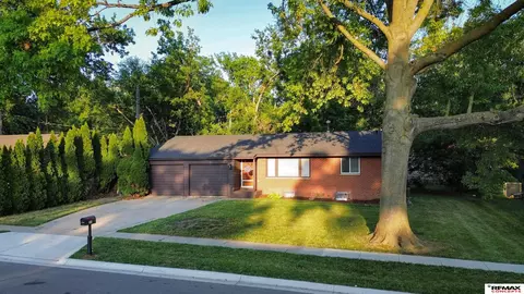 1916 Monterey Dr, Lincoln, NE 68506