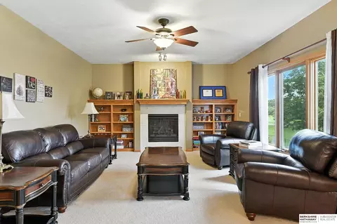 1915 S 199 St, Omaha, NE 68130