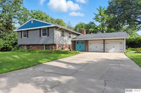 5734 Willit St, Omaha, NE 68152