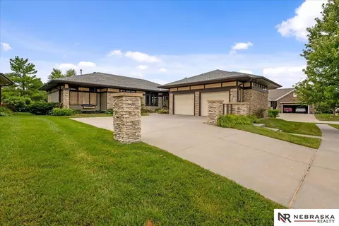 367 Bushclover Rd, Lincoln, NE 68521