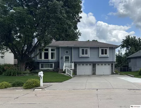 9601 S 10th St, Bellevue, NE 68147
