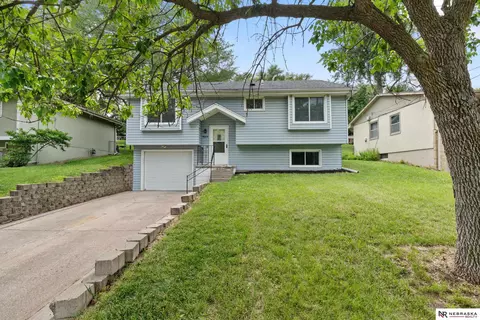 5604 S 52 St, Omaha, NE 68117