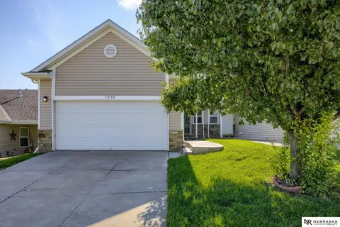 3200 Gunsmoke Dr, Lincoln, NE 68507