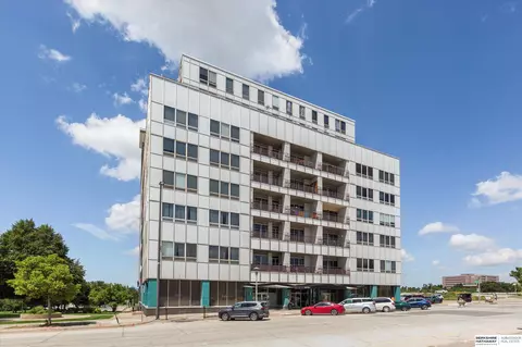 3000 Farnam St #4H, Omaha, NE 68131