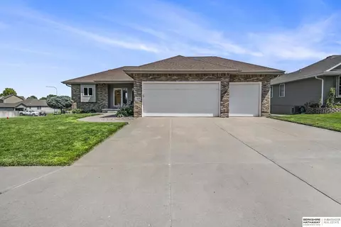 21916 Hilltop Ave, Gretna, NE 68028