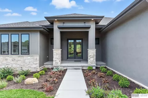 15525 Riha Cir, Springfield, NE 68059