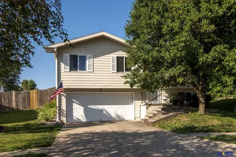 5210 W Songbird Cir, Lincoln, NE 68528