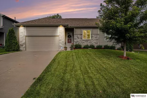 10402 N 152 Ave, Bennington, NE 68007