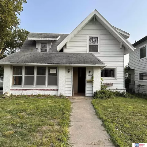 912 8th St, Fairbury, NE 68352