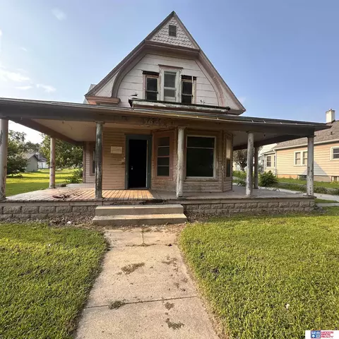 715 7th St, Fairbury, NE 68352