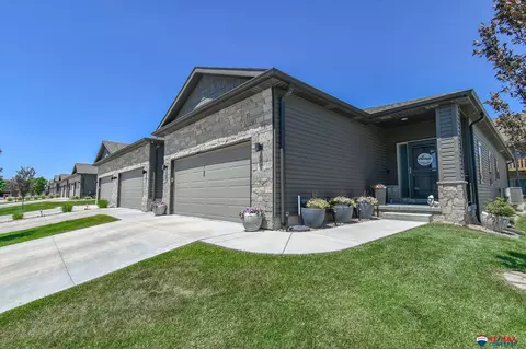 3848 Cabo Dr, Lincoln, NE 68516