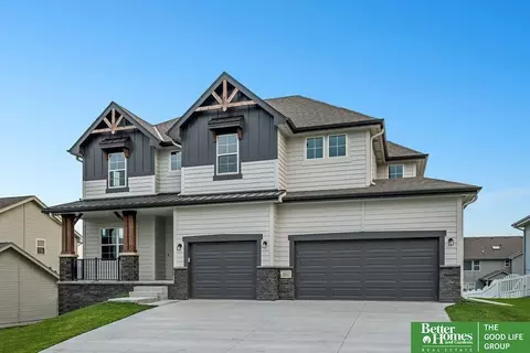 18325 Summit Dr, Omaha, NE 68136