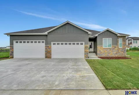 945 N 108th St, Lincoln, NE 68527