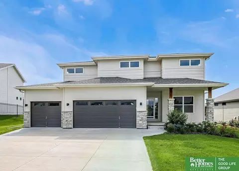 10506 S 103 St, Papillion, NE 68046
